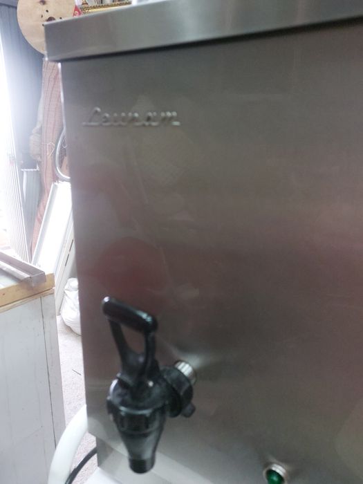 Leiteira industrial dupla, em bom estado de funcionamento