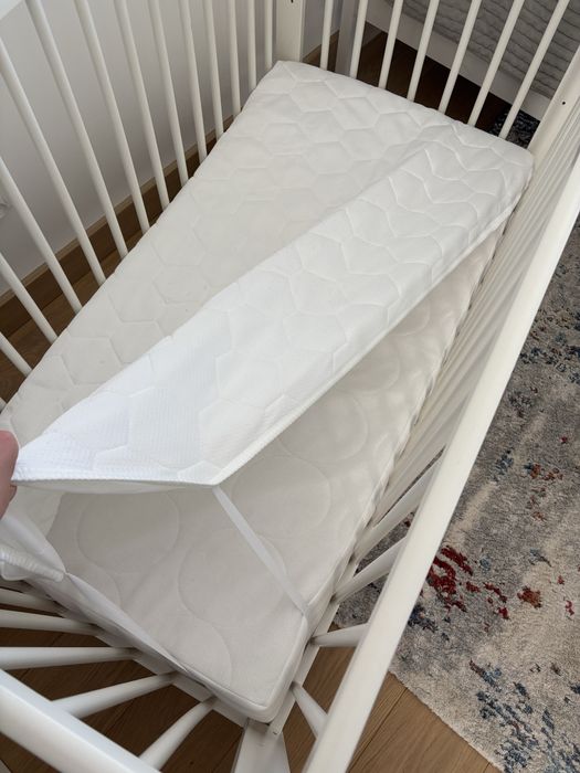 Łóżeczko dziecięce z materacem