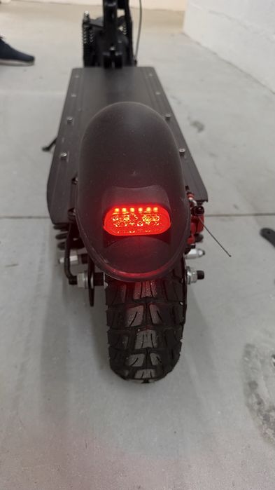 Trotinete Elétrica Dobrável 48V com Banco (Apenas 23 km - Como Nova)