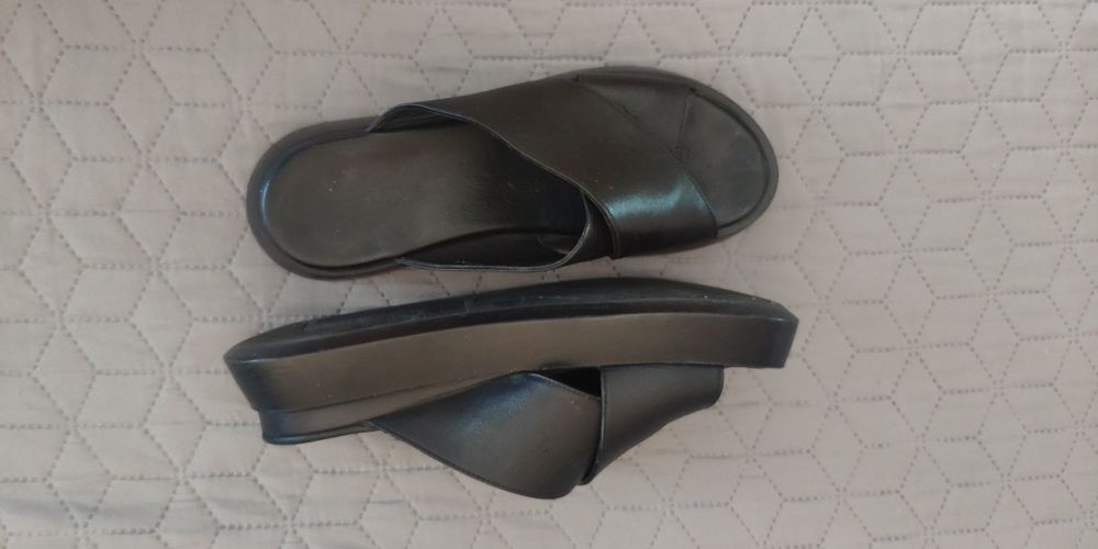 Шлепанцы кожаные