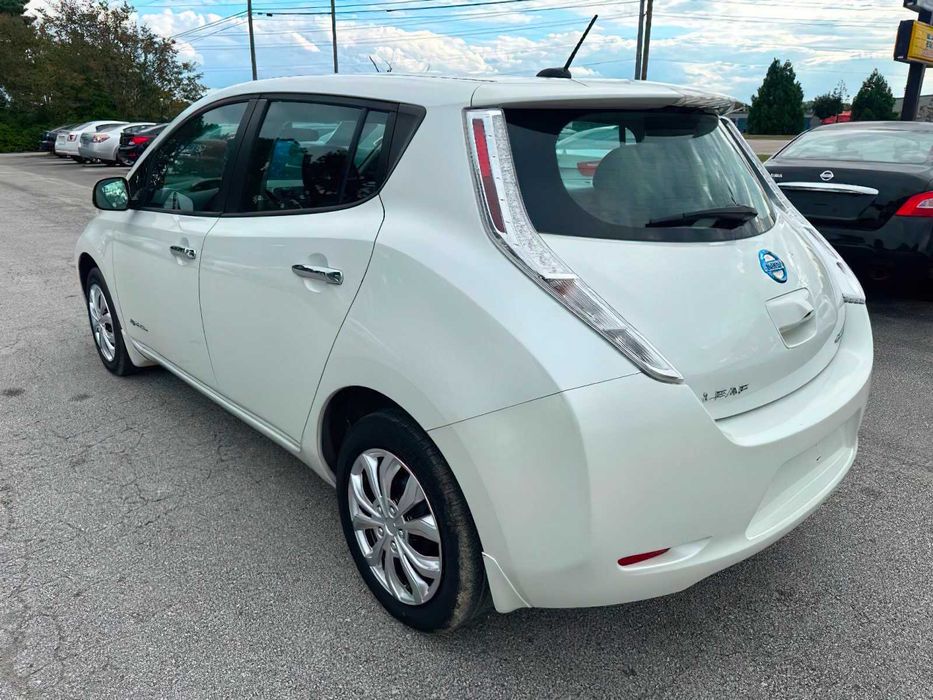 Nissan LEAF      2015