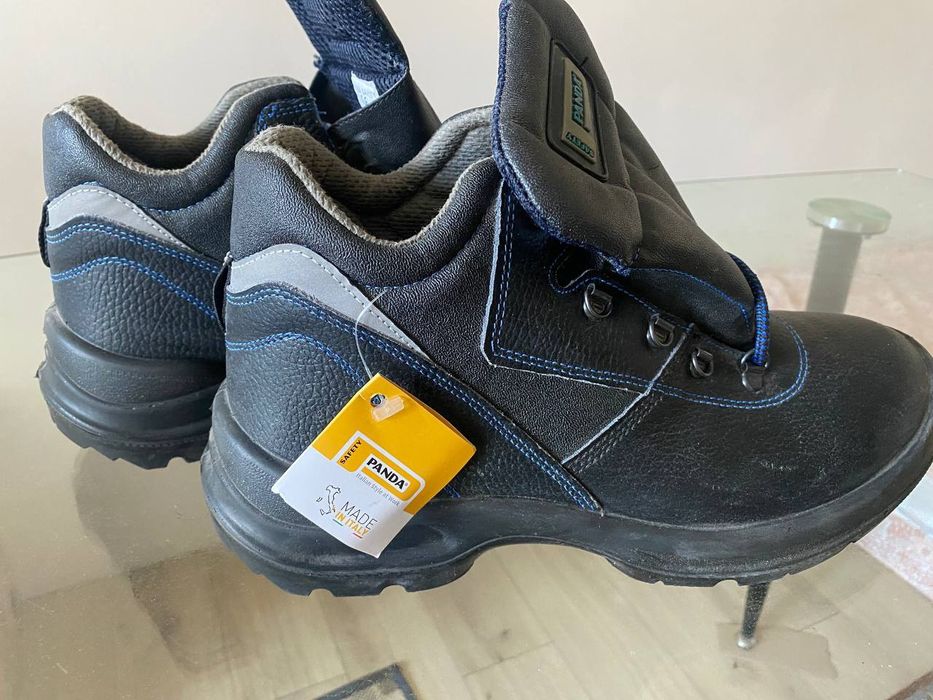 Нові робочі ботінки