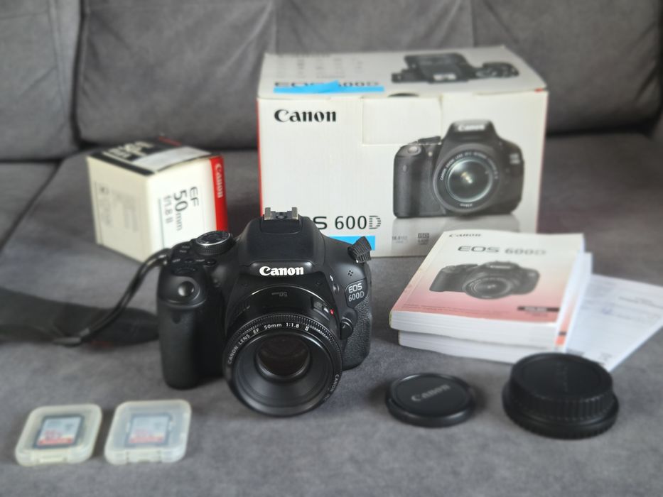 Aparat Canon EOS 600D + obiektyw Canon EF 50 mm f/1.8 + dodatki