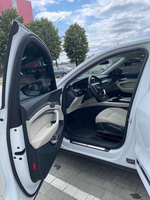 Audi e-tron 2020 модель 2021 р Запас ходу 400