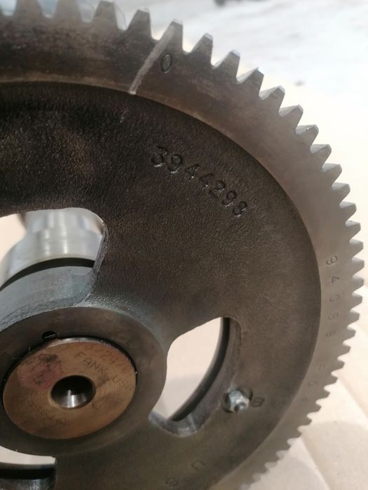 Wałek rozrządu Case MX240, MX270 MX285 MX275 MX255 Cummins  C6TAA-8304