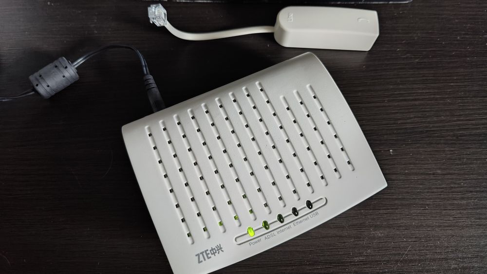 Modem ZTE ZXDSL 831AII plus filtr telefoniczny