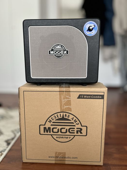 Amplificador Mooer Hornet 15W - Combo Black - Estado de Novo