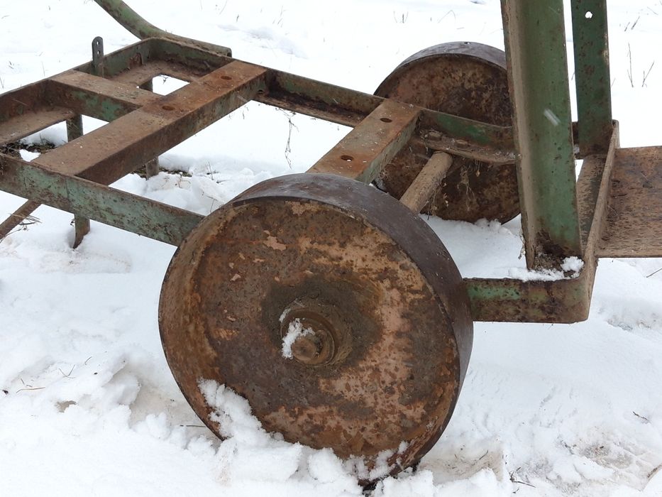 Wozek/platforma na silnik,solidna konstrukcja.