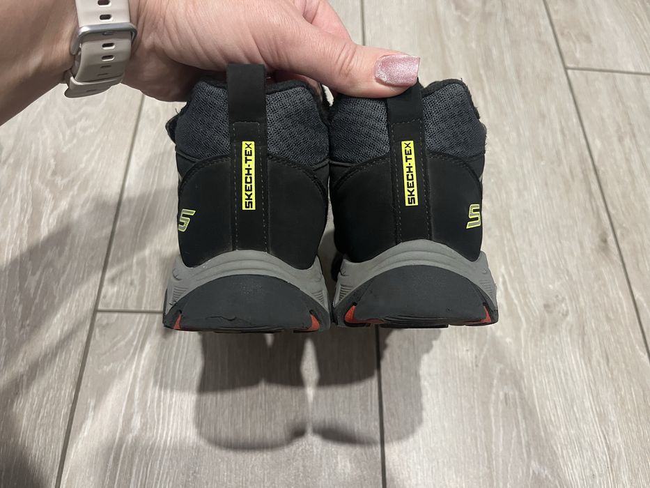 Зимове хлопчаче взуття skechers