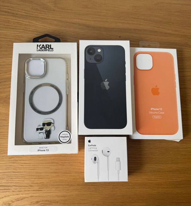 iPhone 13 256GB (90%)+kabel+słuchawki + 2 etui: Apple i Karl Lagerfeld