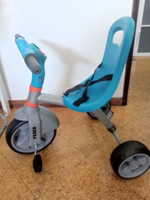 Triciclo Feber Azul com cinto segurança