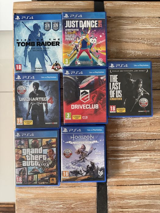 Playstation 4 slim + pad + kamera + ładowarka + 7 gier