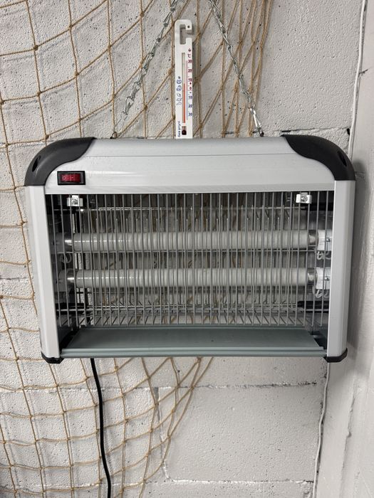 Електрична мухобойка