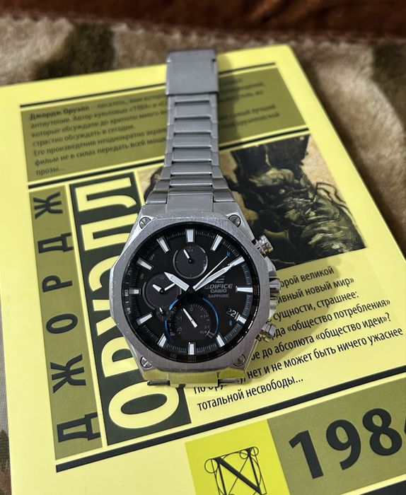 Часы Casio EQB1100