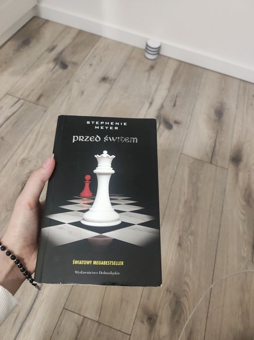 „Przed świtem" . .