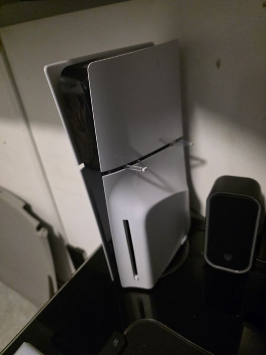Ps5 slim com 2 comandos original e mais comando e carregador extra