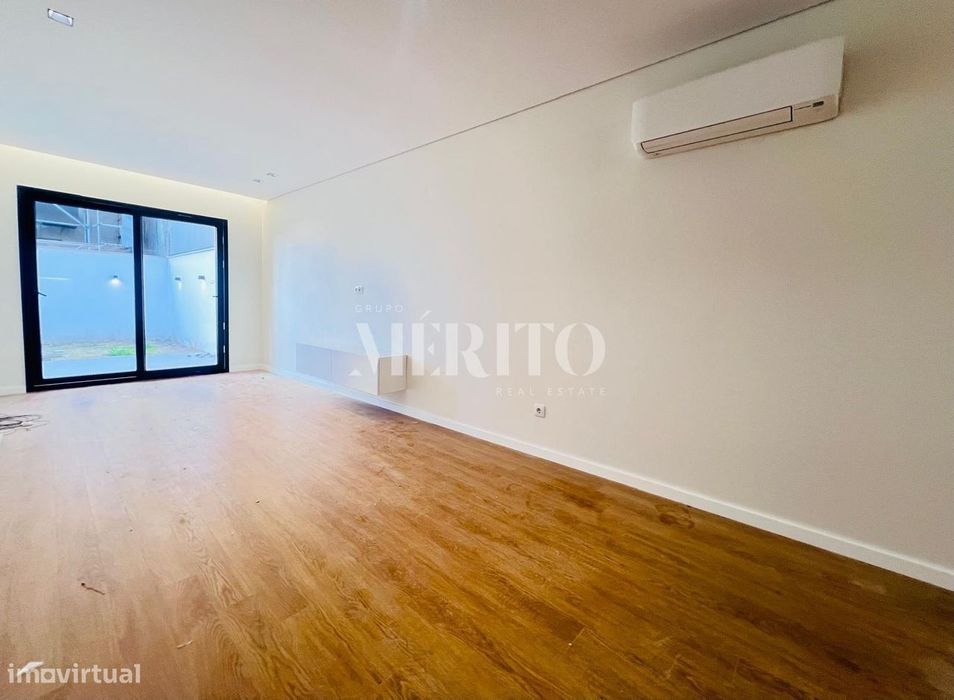 Apartamento T2 com terraço e jardim pronto para entrega em novembro de