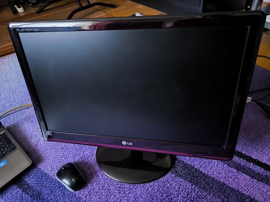 Monitor LED /LG flatron 22 całe model e2250t