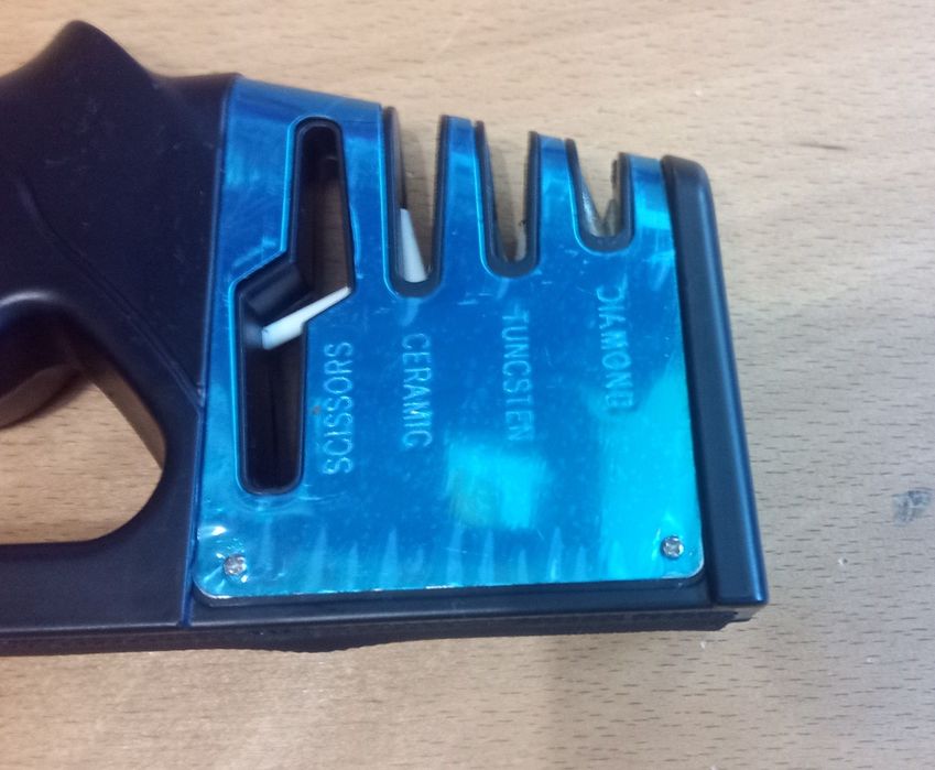 Точилка для ножів та ножиць 4 в 1