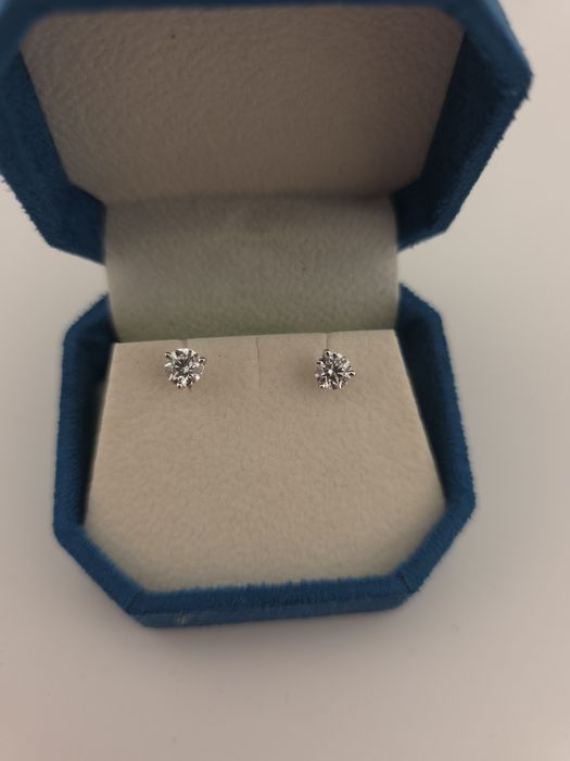 Серьги пусеты из белого золота 750 пробы с бриллиантами по 0.51ct  GIA