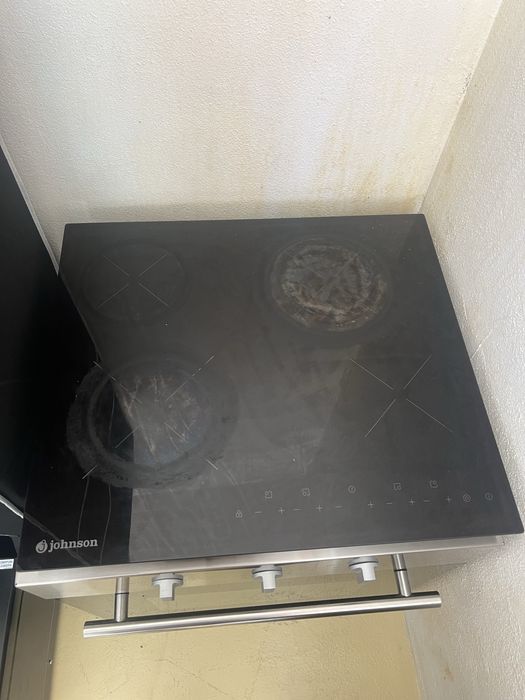 Placa de indução Johnson / 4 meses de uso.