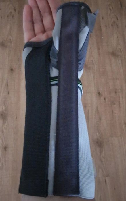 Tala imobilizadora de pulso