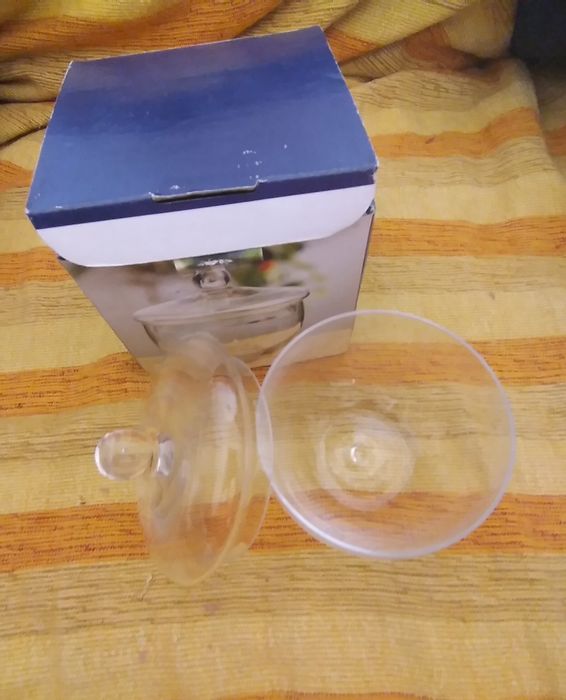 Bomboneira de vidro nova