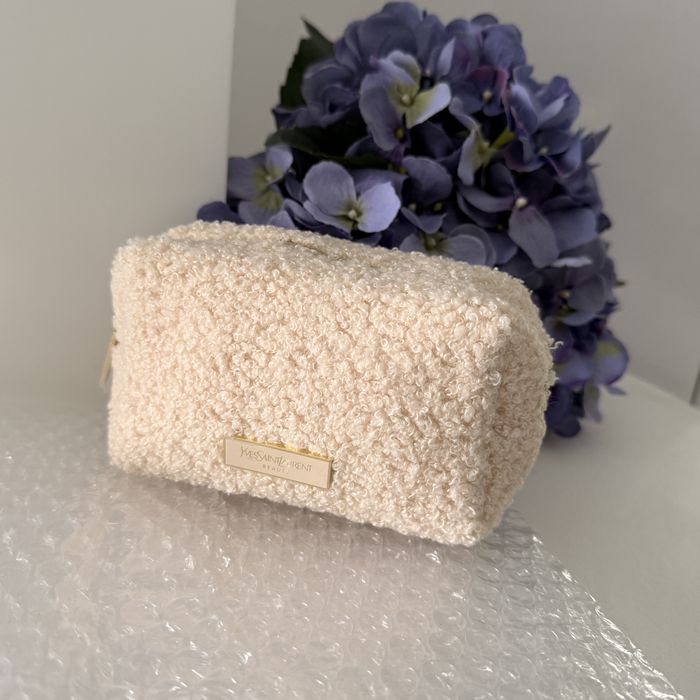 Стильна косметичка Yves Saint Laurent Beauté