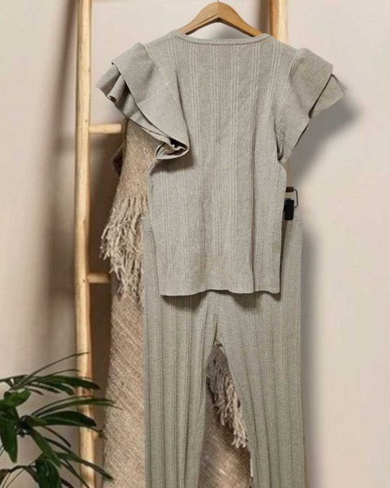 Костюм в рубчик трикотажный с воланами H&L, р. S/M