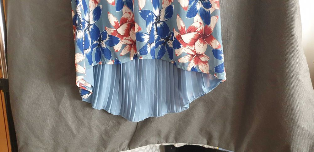 Blusa florida com drapeado