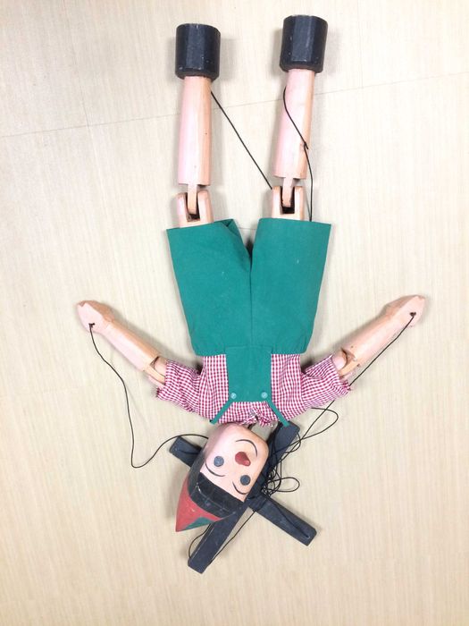 Pinóquio de madeira com 1 metro de altura