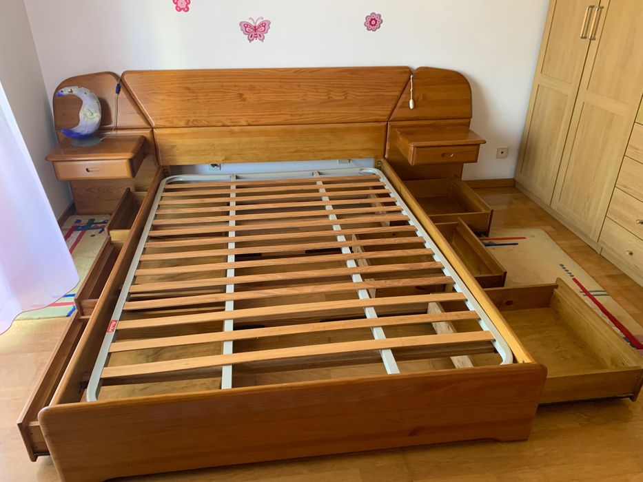 Cama de casal em madeira maciça, mesinhas d cabeceira, colchao, gavet