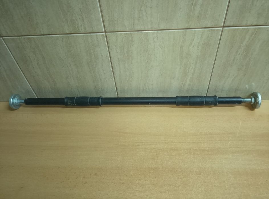Drążek do ćwiczeń podciągania 75-83 cm.