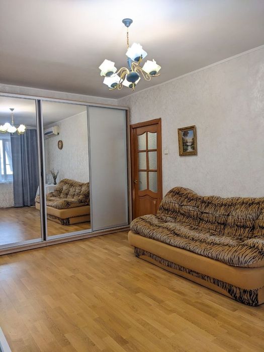 оренда кімнати в 2х кім. квартирі з хозяйкой. Метро Героїв Дніпра.  Вул. Північна 14.