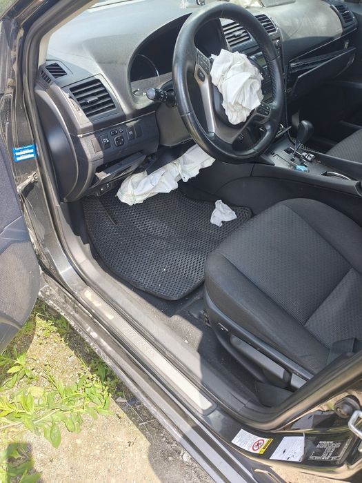 Продам Тойоту авенсіс Т27 після дтп