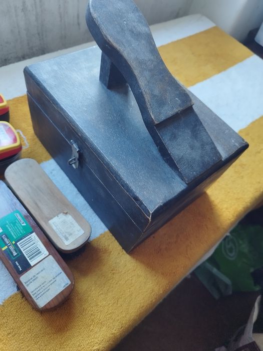 Caixa em madeira engraxador