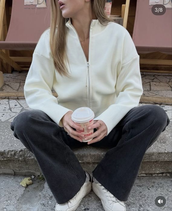 Джемпер (молочного кольору)