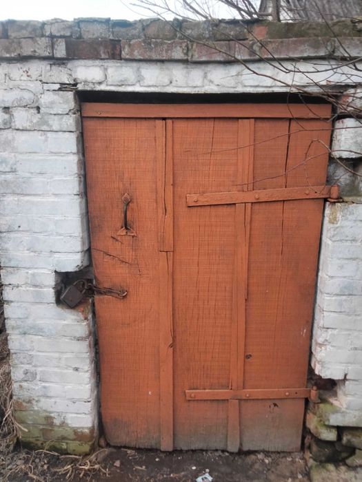 Земельна ділянка з будинком та прибудовами