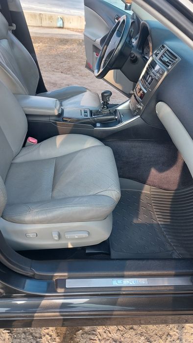 Лексус IS 220  2008