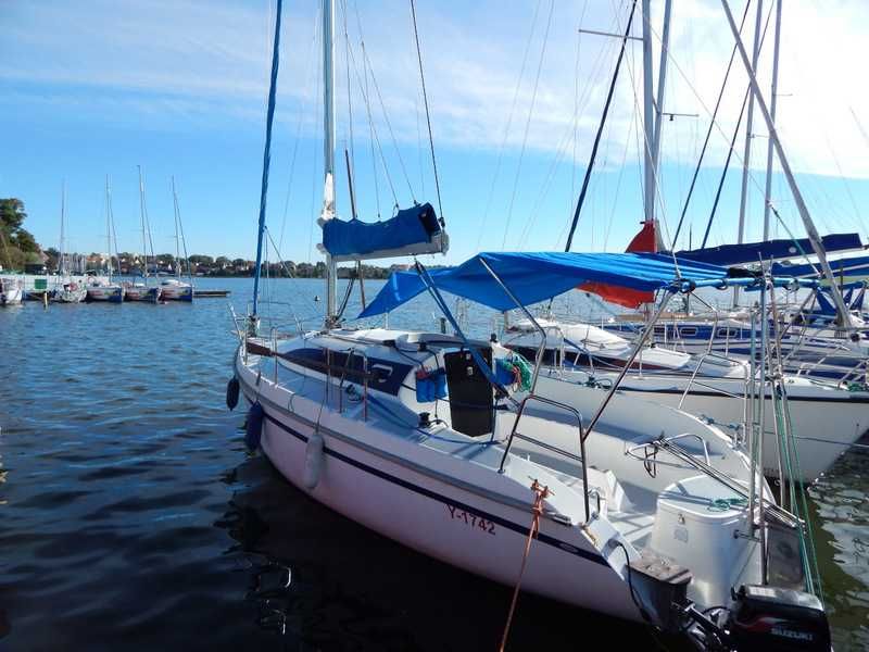 MAZURY Wynajem Jachtu Żaglowego Janmor 28 i Innych Modeli. PORT RYN