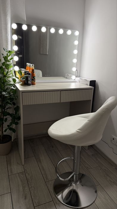 Toaletka z lustrem stanowisko makeup