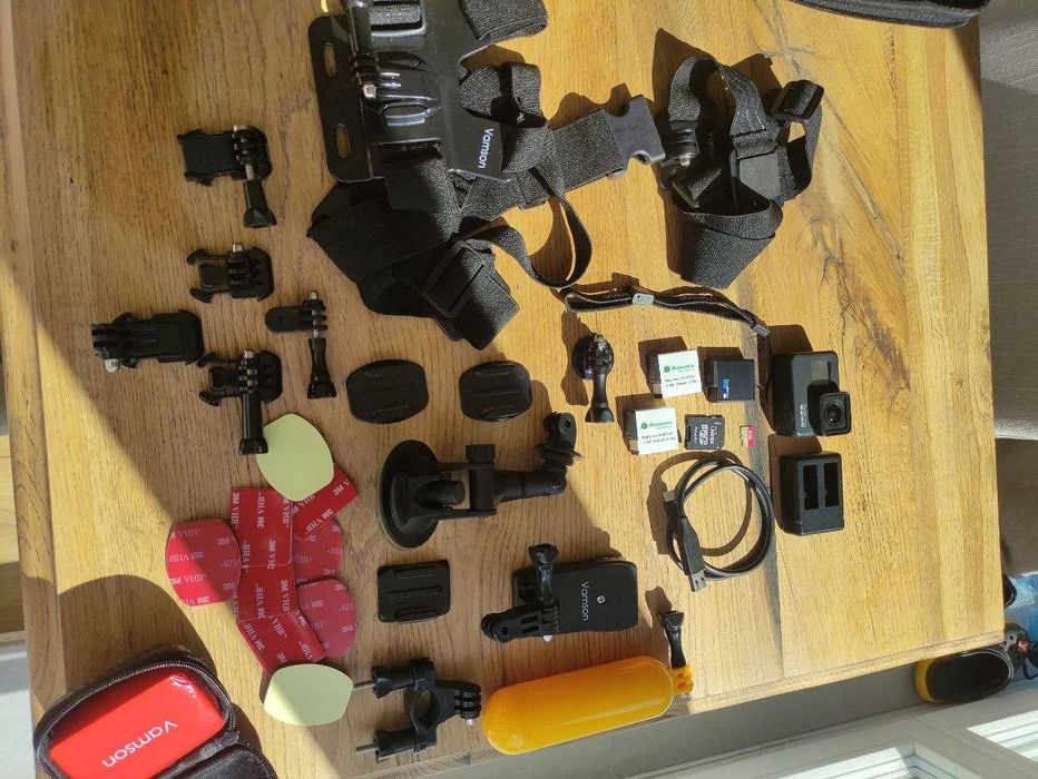 GoPro HERO 7 Black + duży zestaw akcesoriów, 3 baterie, ładowarka, karta