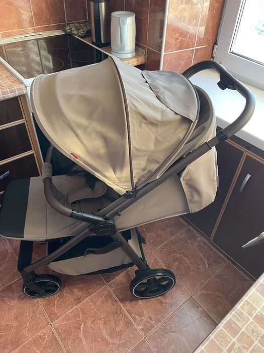 Прогулянкова коляска Carrello Bravo M/Lite