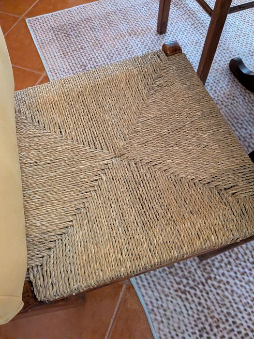 Mesa de pinho com 4 cadeiras