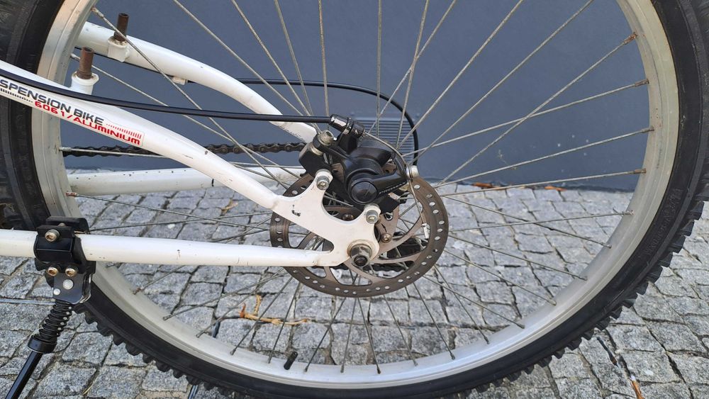 Bicicleta de Montanha em Alumínio – Dupla Suspensão & Travões de Disco
