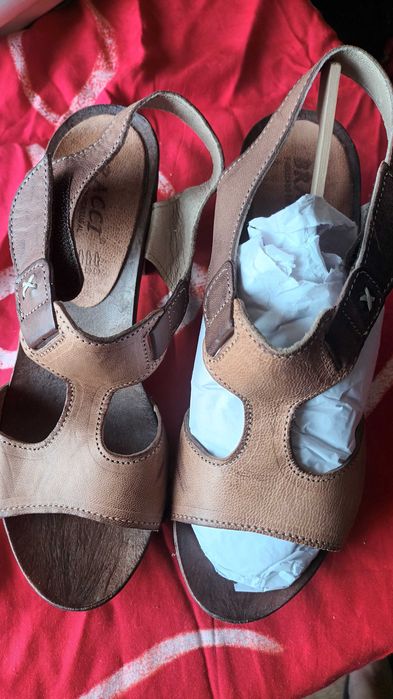 Sandálias senhora em couro, novas
