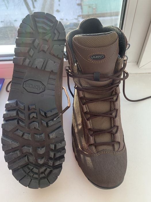 Берци, Черевики AKU