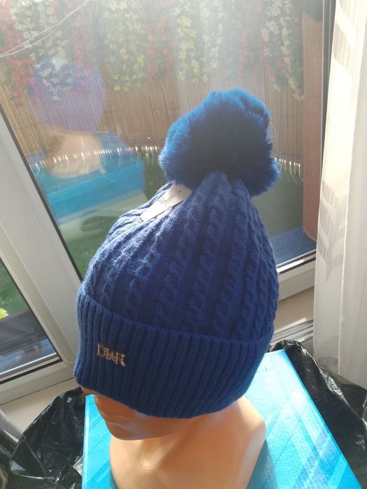 Czapka damska z pomponem
