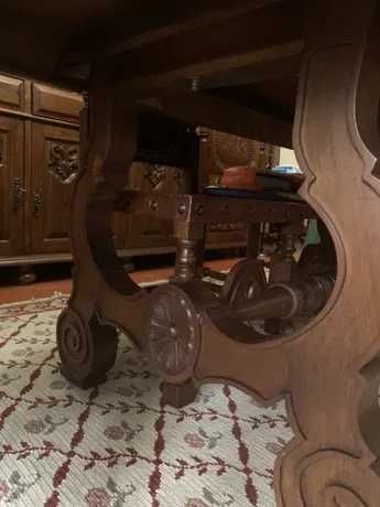 Mesa de sala antiga em madeira