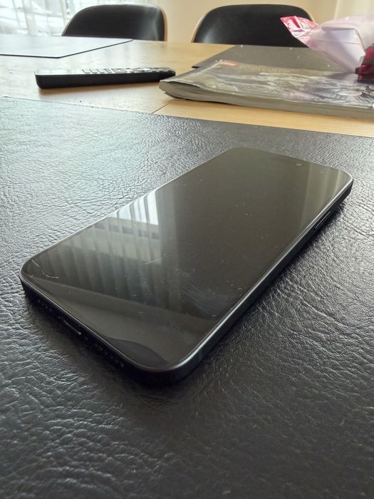 Iphone 15 Plus 256GB + case EPICO CARBON